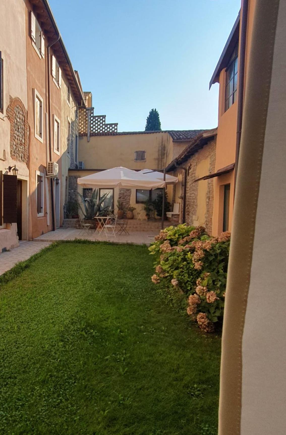 Gesuitirooms Sona Exterior foto